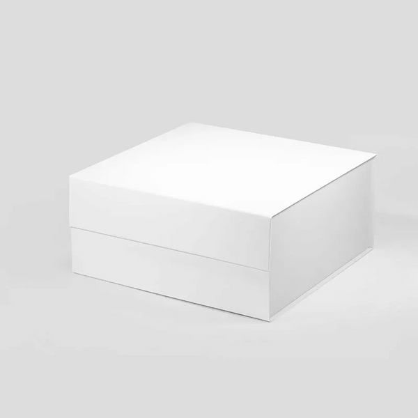 BOX: MEDIUM SQUARE WHITE MAGNETIC GIFT BOX