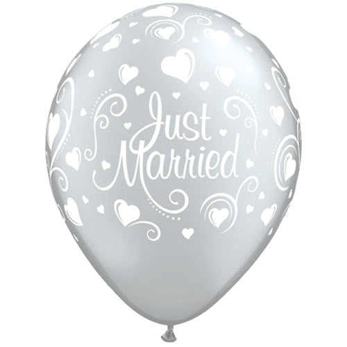 11" ROUND JUST MARRIED HEARTS SILVER LATEX (25 PER BAG)